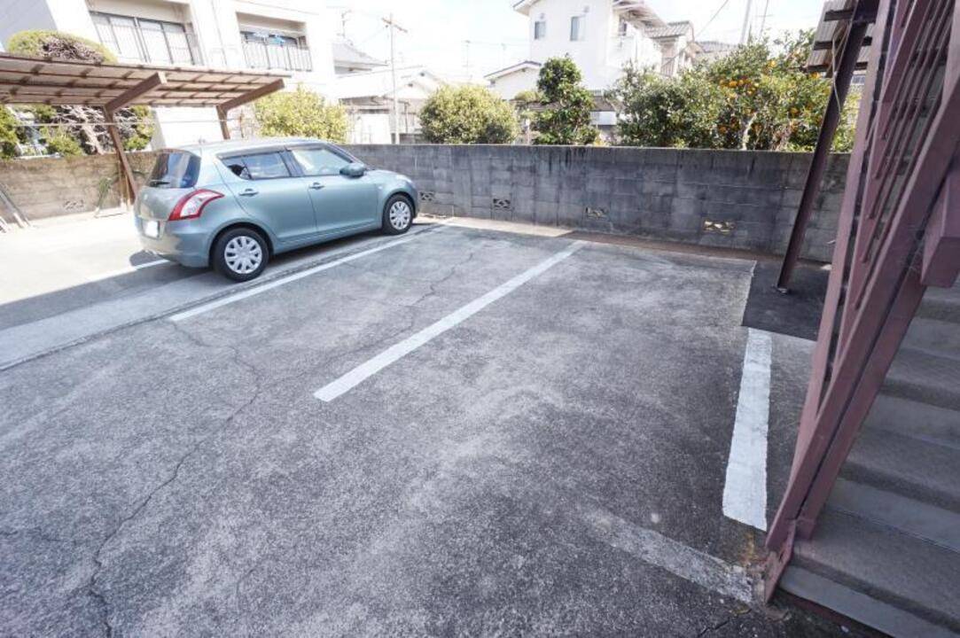 駐車場　駐車場