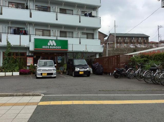 飲食店　モスバーガー厚木愛甲店（飲食店）まで592m