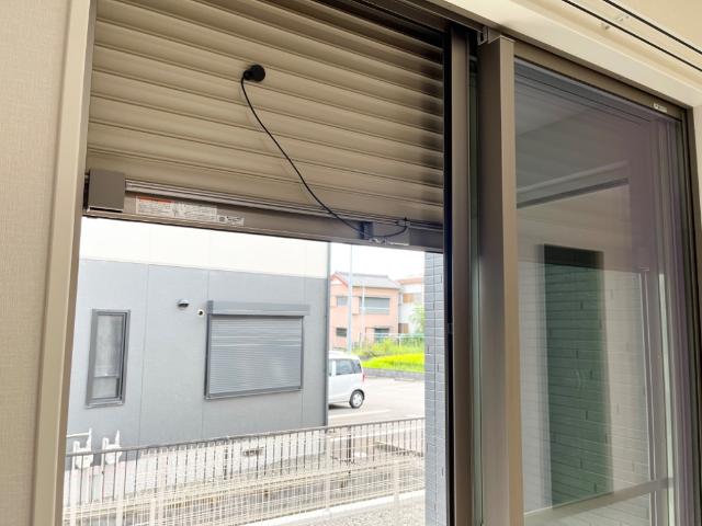 セキュリティ　窓シャッター（イメージ）