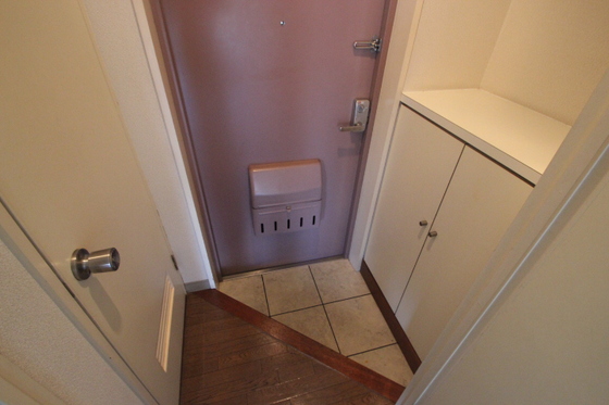 玄関　※別号室の写真です