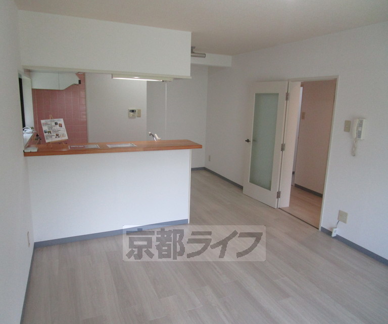ＪＲ山陰本線 園部駅 徒歩21分 4階建 築33年の居間写真