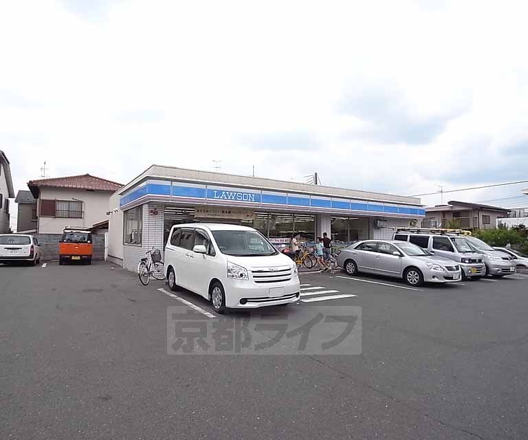コンビニ　ローソン男山長沢店（コンビニ）まで735m