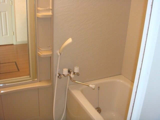 バス・シャワールーム　追い炊き・浴室乾燥機完備の綺麗な浴室♪