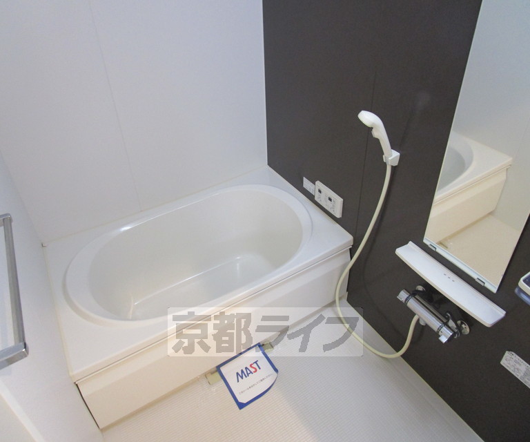 バス・シャワールーム　広い浴室になります。