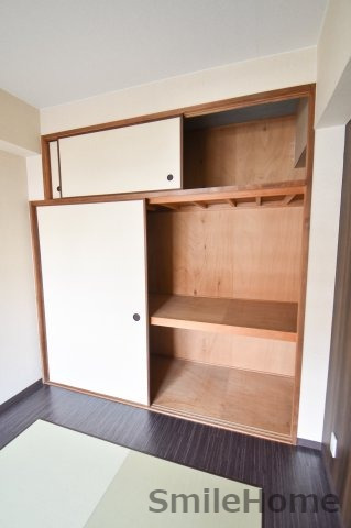 収納　押入れは奥行きもあるので収納力が凄いんです