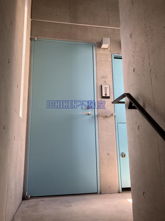 玄関　掲載写真は他部屋の参考写真です。