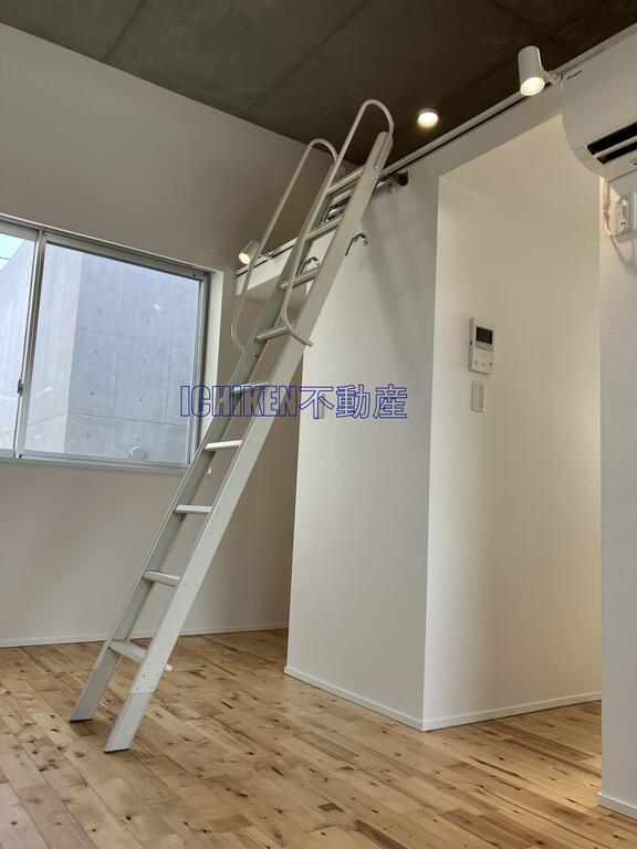 居室・リビング　掲載写真は他部屋の参考写真です。ロフトはありません。