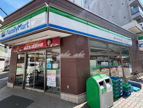 コンビニ　ファミリーマート 横浜イセザキモール店（コンビニ）まで57m
