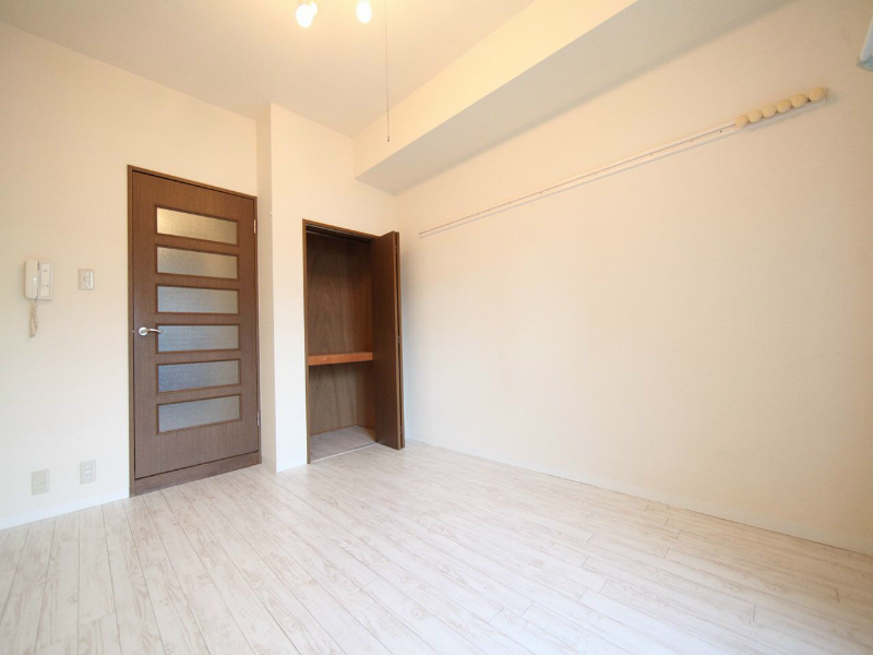 居室・リビング　洋室8帖　クローゼット付（収納充実してます）