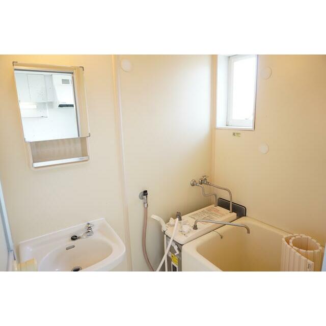 バス・シャワールーム　追い焚き機能付き（バランス釜）