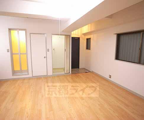 居室・リビング　実際の間取りと違う場合があります