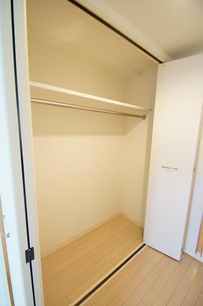 収納　ハンガーパイプ付きのクローゼット