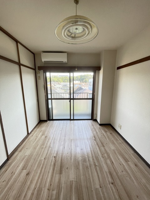 居室・リビング　別号室参考になります。