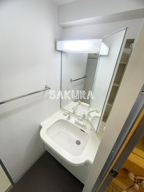 洗面設備　身支度に欠かせない独立洗面台♪