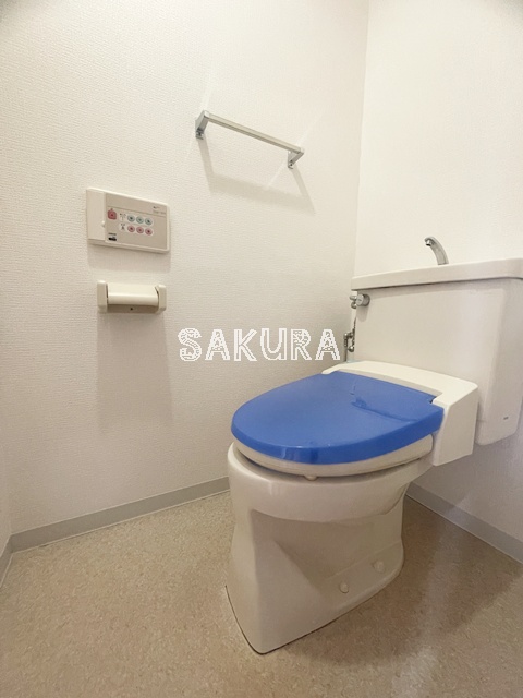 トイレ　嬉しい温水洗浄便座※残置物