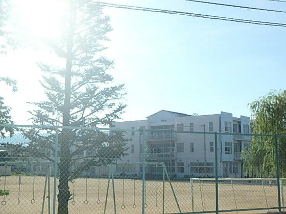 小学校　川西市立川西小学校（小学校）まで760m