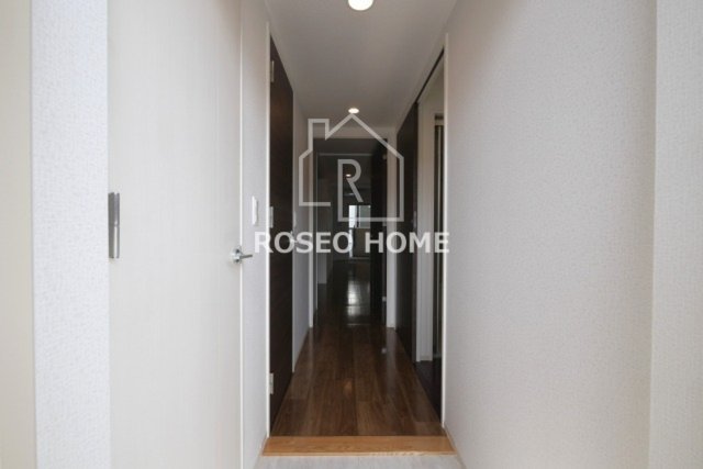 玄関　同マンション別部屋：参考写真