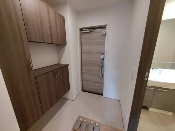 玄関　※掲載写真は同マンション別部屋参考写真となります