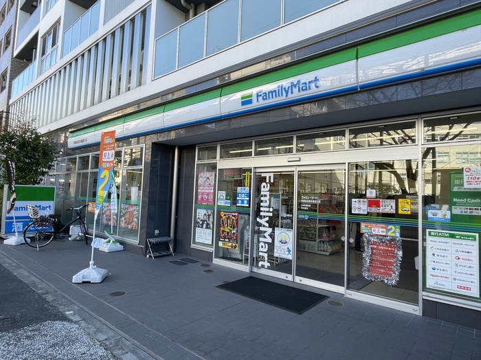 コンビニ　ファミリーマート（コンビニ）まで240m