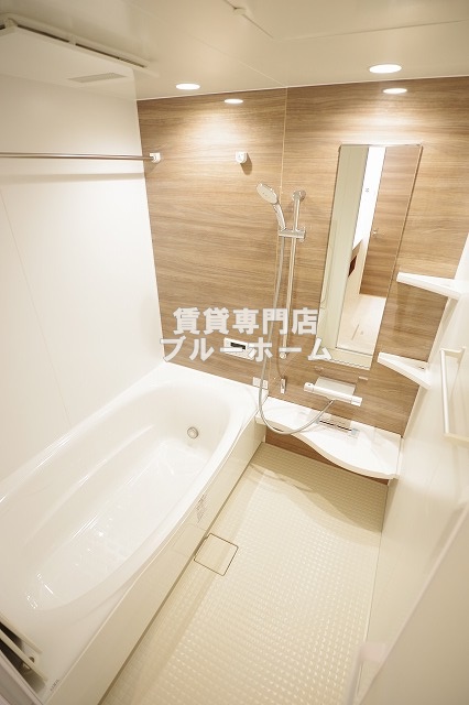 バス・シャワールーム　一坪タイプの浴室です！