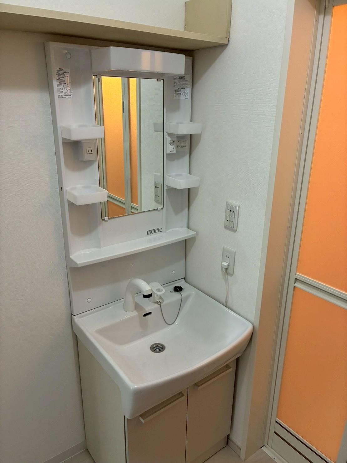 洗面設備　新品シャンプードレッサー