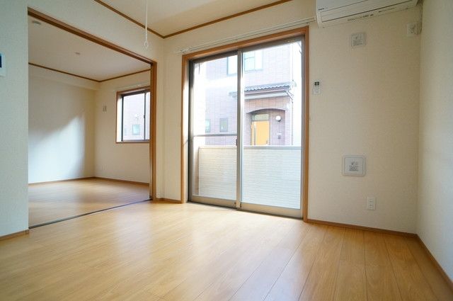 居室・リビング　他号室。参考写真