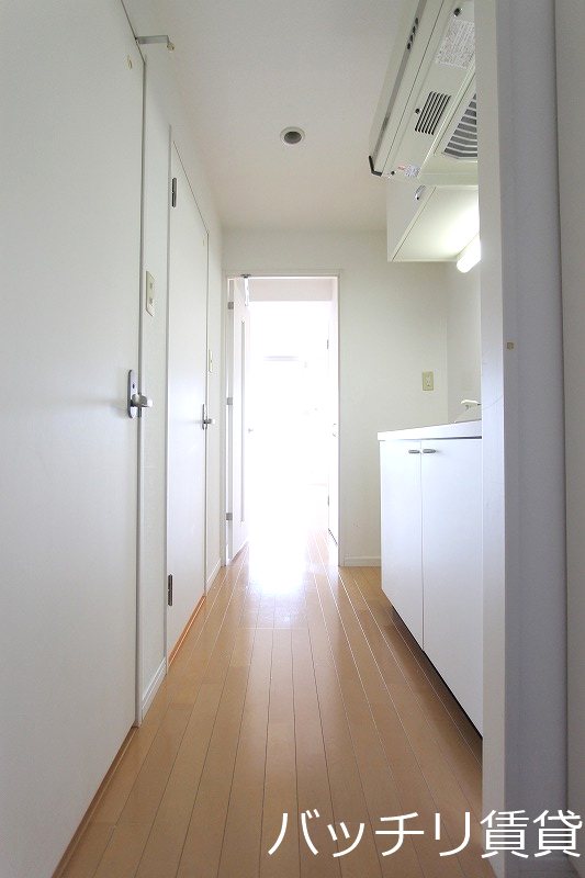 玄関　別号室タイプの為、現状を優先いたします