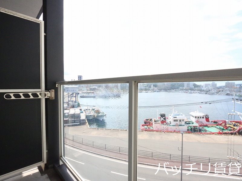 バルコニー　別号室タイプの為、現状を優先いたします