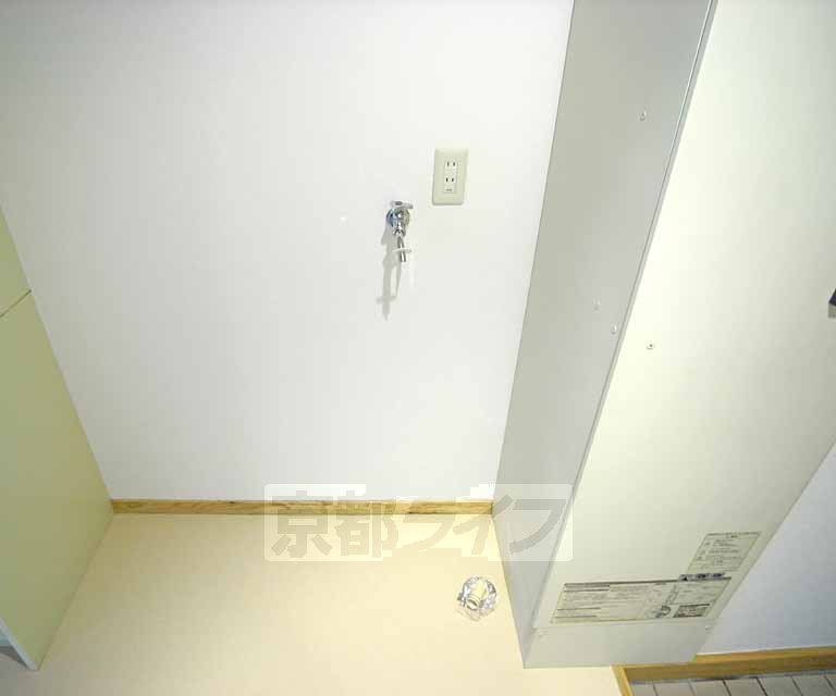 その他設備　洗濯機置場が広いです。