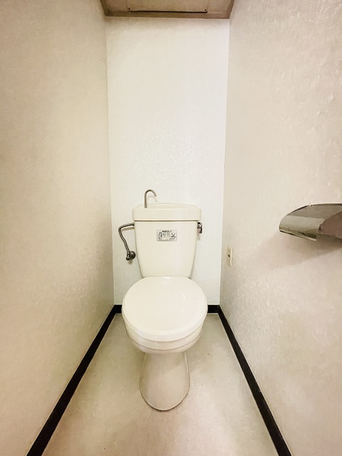 トイレ　清掃前の写真です