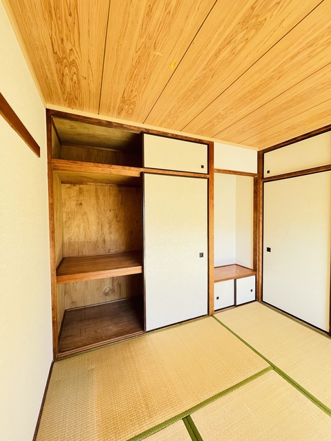 収納　清掃前の写真です