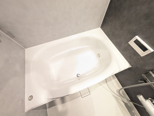 バス・シャワールーム　浴槽　追い焚き付