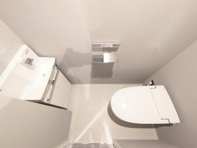 トイレ　嬉しい温水洗浄便座付き