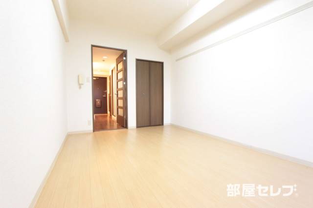 居室・リビング　内装のきれいなお部屋です