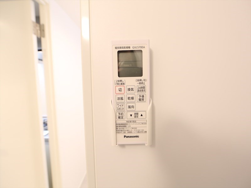 その他設備　浴室暖房乾燥機付き