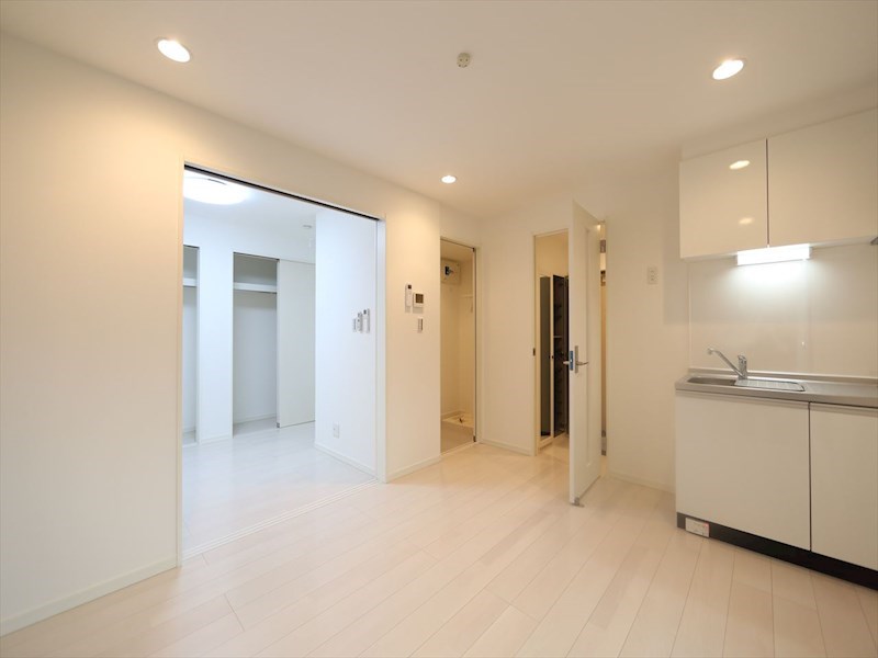 居室・リビング　ＬＤＫ7.6帖　洋室3.9帖　つなげても仕切っても使えます