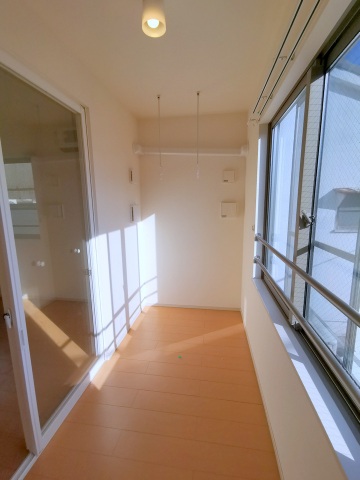 バルコニー　南向きで日当り良好のサンルーム