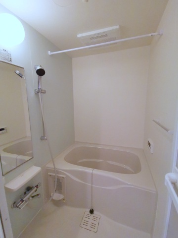 バス・シャワールーム　追炊きと乾燥機付き