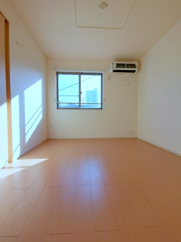 その他部屋・スペース　南向きで明るい洋室