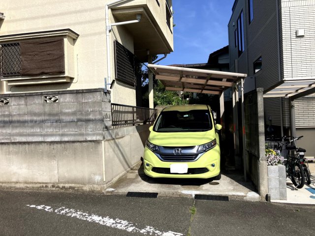 駐車場　カーポート付きです！
