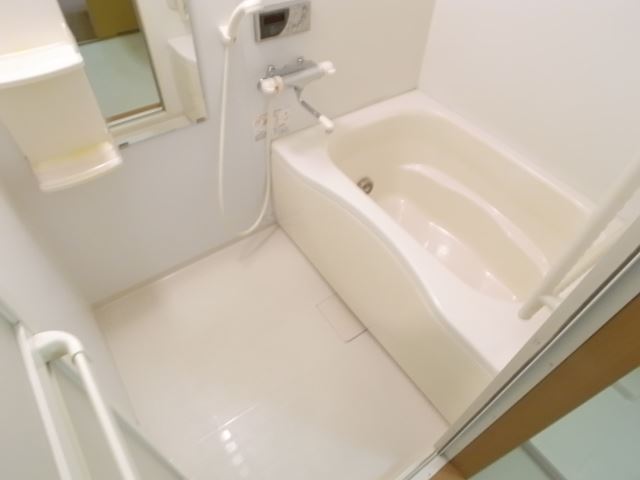 バス・シャワールーム　追い焚き機能付のお風呂