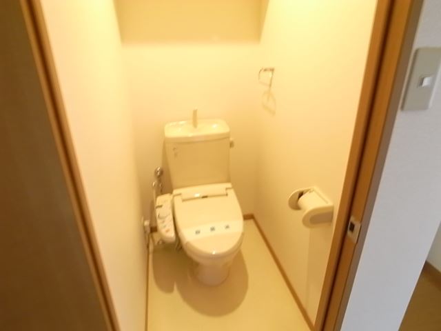 トイレ　温水洗浄便座付のトイレ