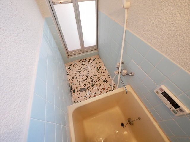 バス・シャワールーム　落ち着いた空間のお風呂です