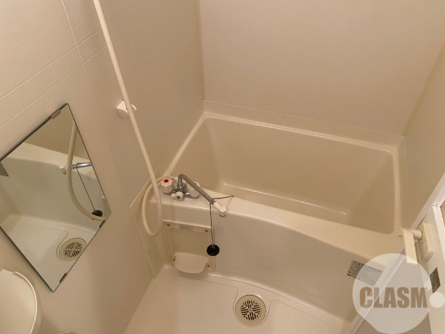 バス・シャワールーム　キレイにリフォームされています♪