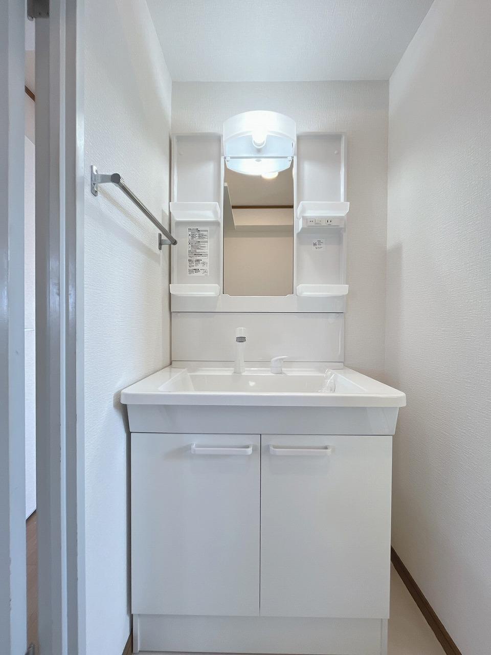 洗面設備　シャンプードレッサー＆洗濯機置場