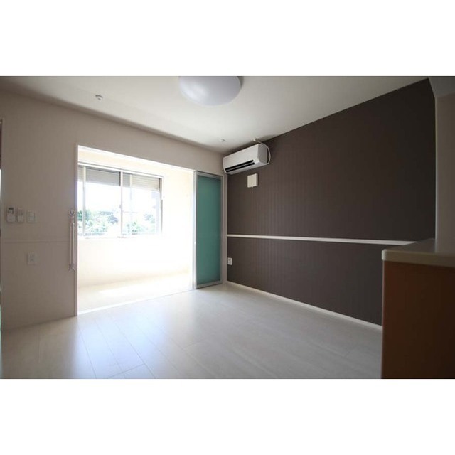 居室・リビング　画像は全て１０１（１０５の反転タイプ）