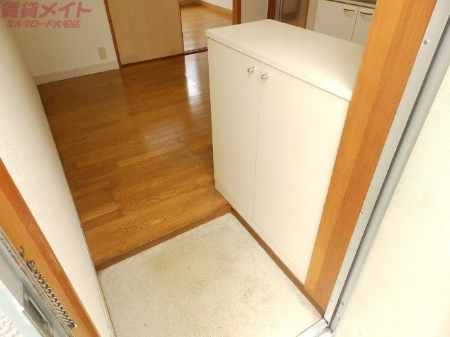 玄関　玄関シューズボックス付き
