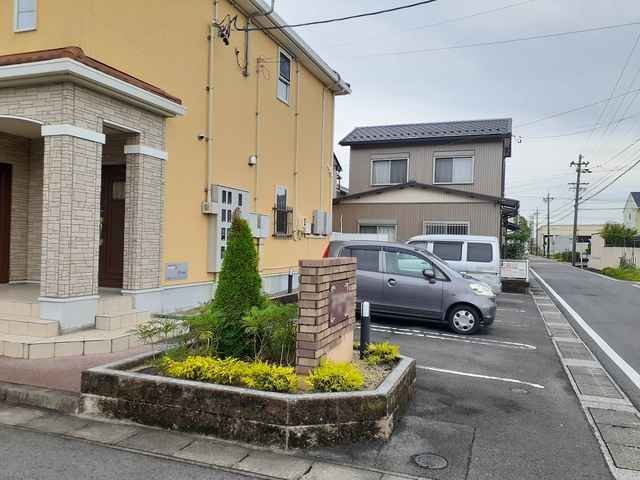駐車場　駐車場に車を止められます