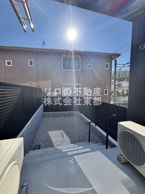 バルコニー　バルコニーがあるので洗濯物を太陽の下で干すことができます♪