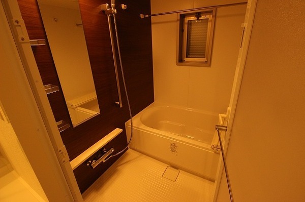 バス・シャワールーム　※現況を優先します。